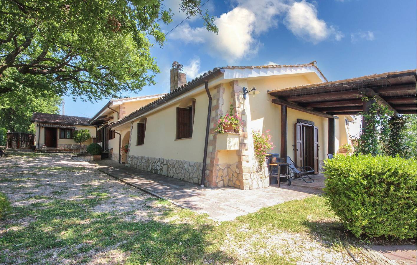 Gemütliche 200 m² große Ferienwohnung mit Pool und WLAN, 2 km vom Stadtzentrum von Selci entfernt in Selci, Rieti Provinz