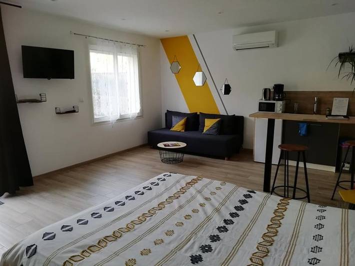 Gîte pour 2 personnes, avec terrasse ainsi que vue et jardin à Peyruis - 2