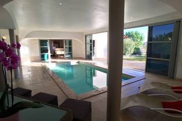 Gîte pour 9 personnes, avec terrasse ainsi que sauna et jardin, animaux acceptés à Saint-Nazaire (Gard)