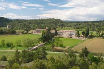 Location de vacances pour 4 personnes, avec piscine et jardin, animaux acceptés à Laure-Minervois