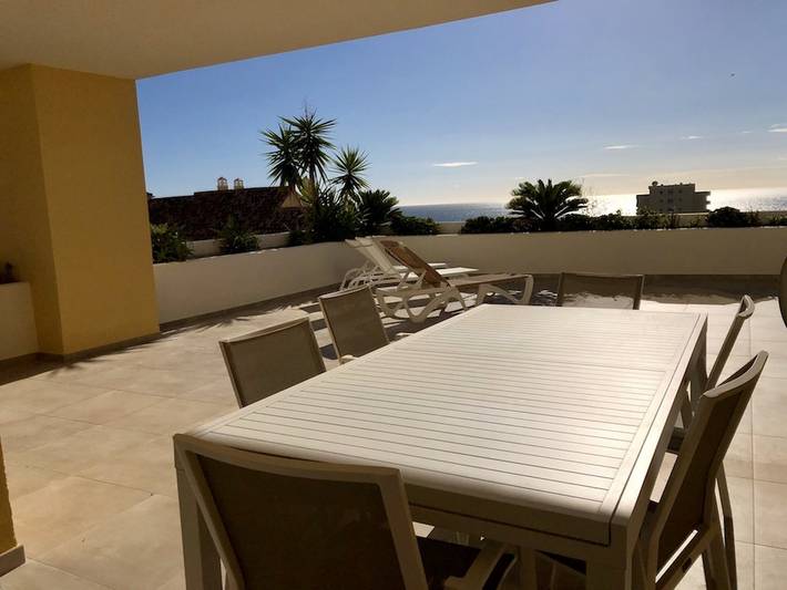Appartement entier, Appartement de vacances 'Amazing In Puerto Alto' avec vue sur la mer, piscine partagée et Wi-Fi in Puerto Deportivo de Estepona, Estepona