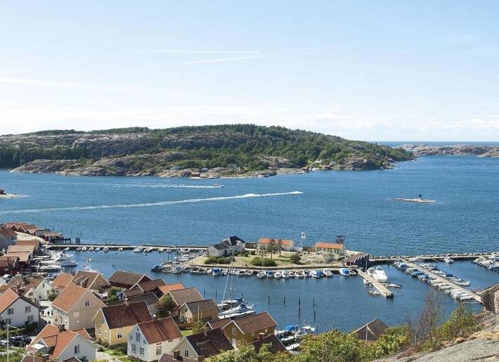 Hostel for 4 personer, Terrasse og Hage i tillegg til Sauna og Utsikt i Fjällbacka