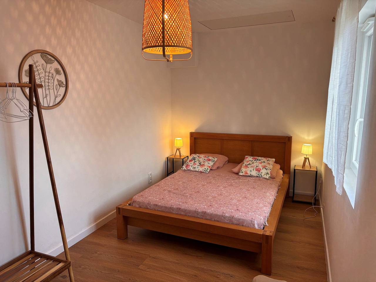 Chaumière au calme avec terrasse, à 9 km des plages, 3 chambres, parking privé et équipements bébé. in Saint-Lyphard, Région de Saint-Nazaire