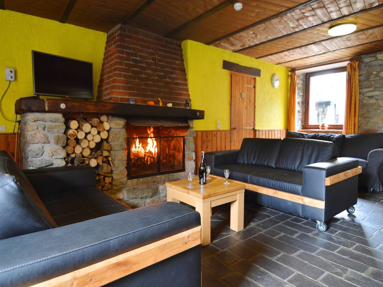 Quaint Cottage In Petite Langlire With bubble bath in Montleban, Gouvy