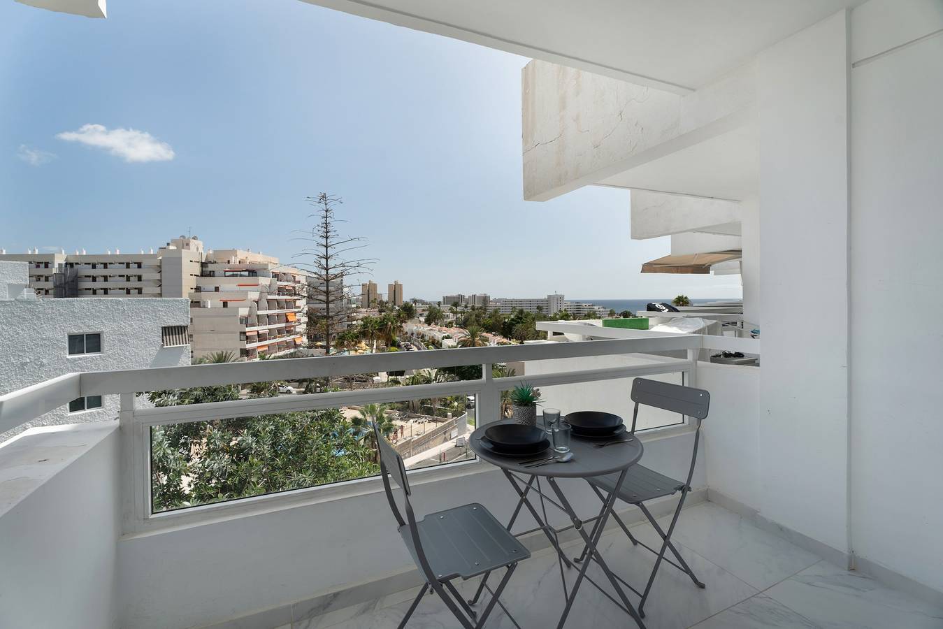 Appartement entier, Appartement de vacances 'Las Americas Evening Escape' avec vue sur la mer, piscine privée et Wi-Fi in Playa de Troya, Adeje