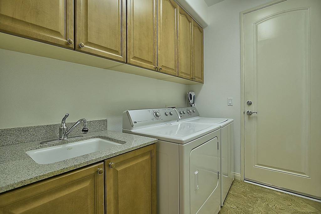 Ganze Wohnung, Atemberaubende 2-stöckige spanische Stadthaus, Mtn. Aussicht, Privatterrasse, Gar. Für 2 Autos. und mehr! in La Quinta (CA), Coachella Valley