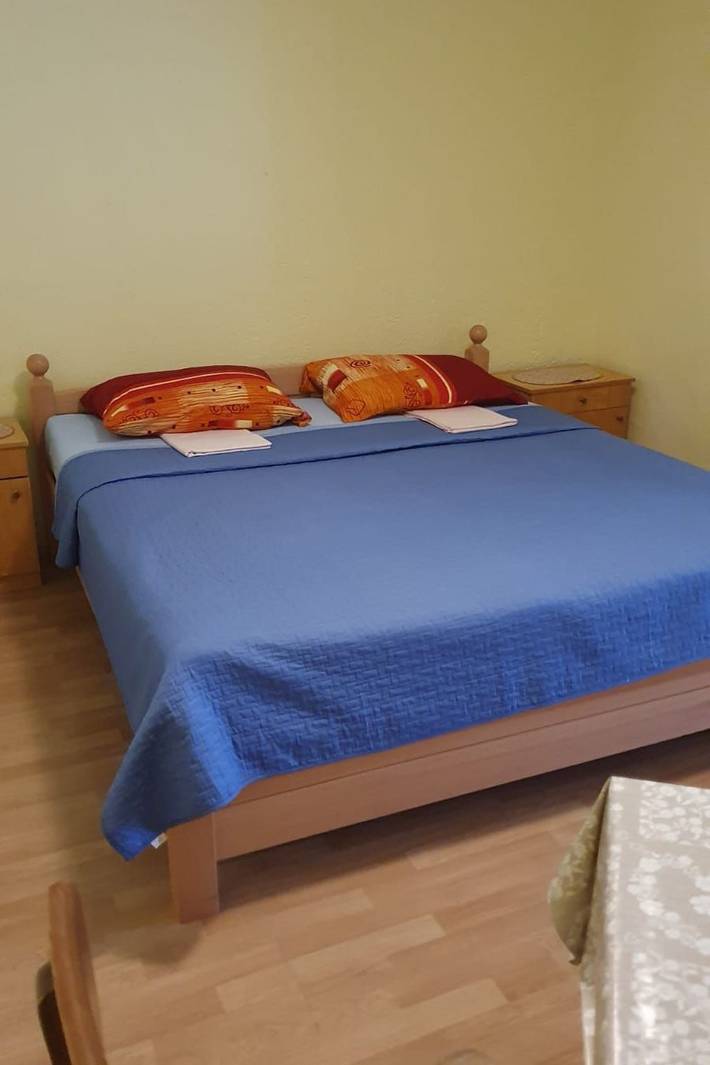 Ferienwohnung für 4 Personen, mit Balkon und Terrasse sowie Garten in Karlobag - 4