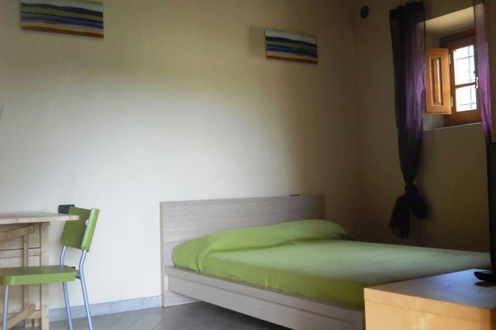 Entire apartment, Libeccio studio apartment with panoramic view of the hills in Scandicci, Florence Province