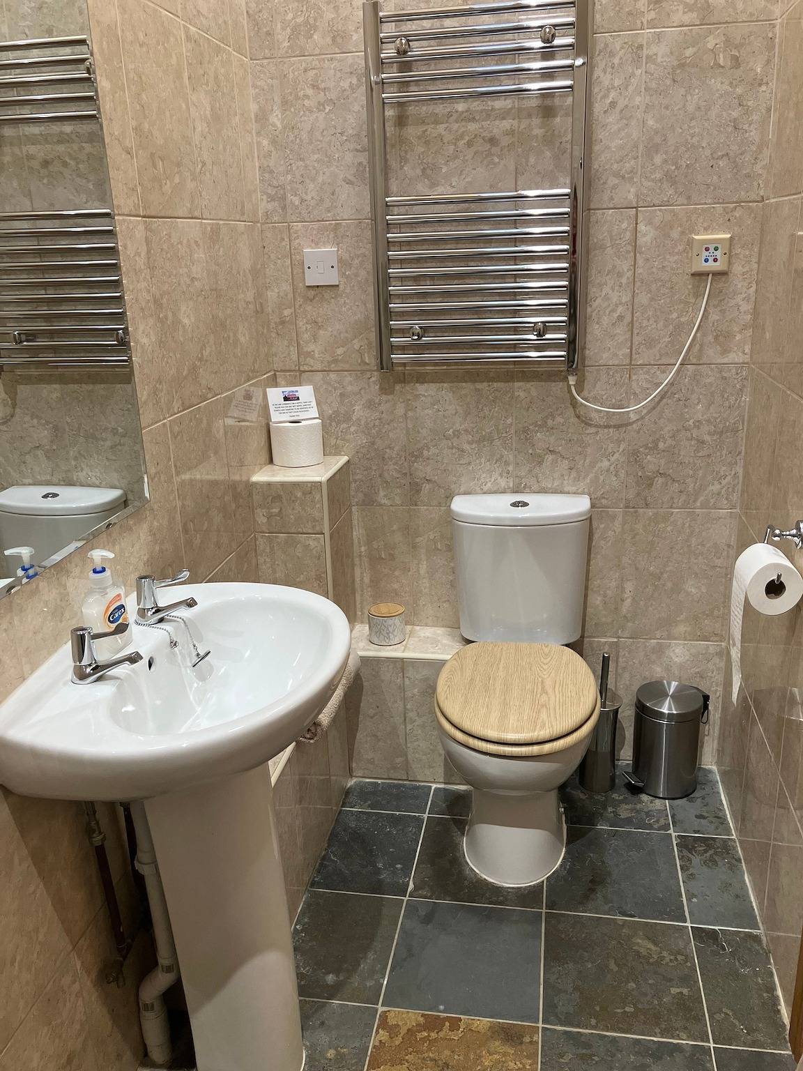 Cottage in Nuneaton - Sleeps 2 - Parking - Garden in Hinckley and Bosworth, Heart of England