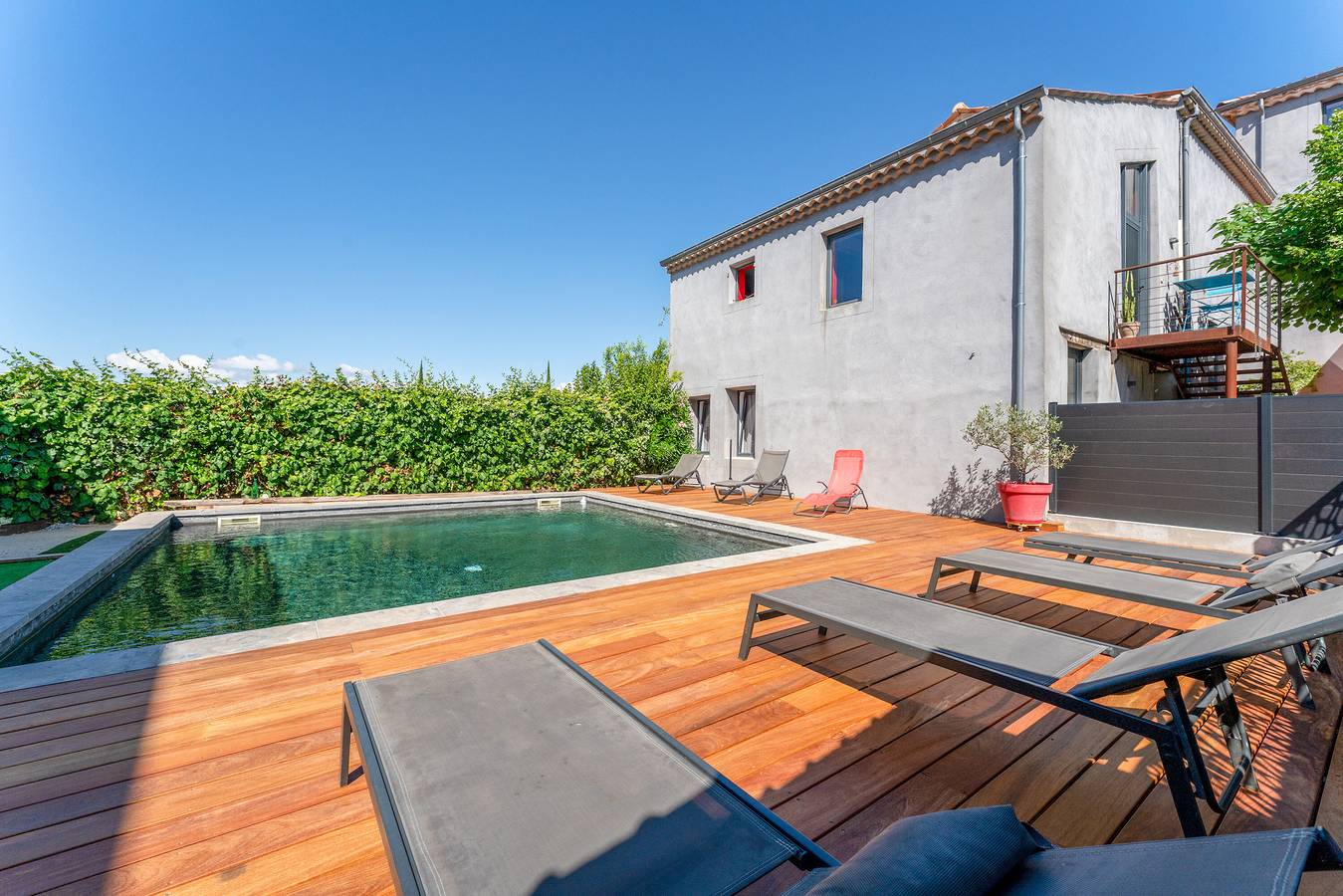 Ferienhaus 'Côté Cour' mit Gemeinschaftspool, privater Terrasse und Wlan in Rasteau, Vaucluse