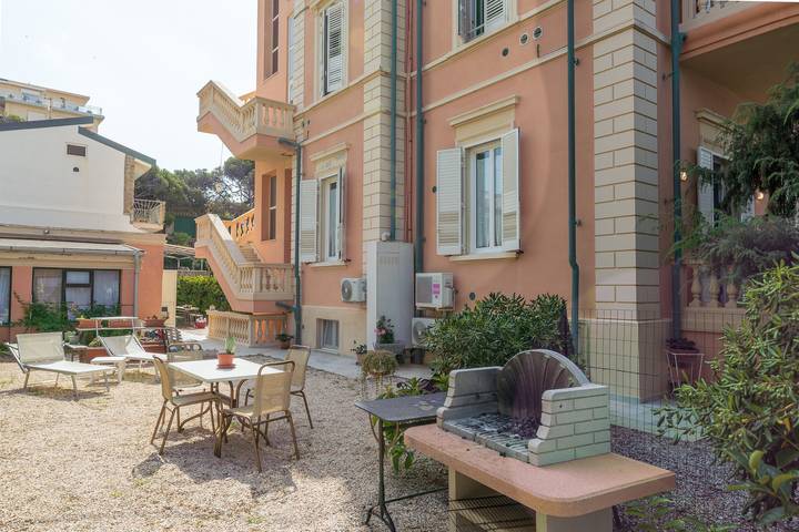 Entire apartment, Apartment 'Topazio' with Sea View, Wi-Fi and Air Conditioning in Spiaggia di Rimigliano (San Vincenzo), San Vincenzo
