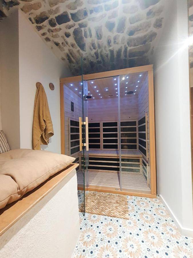 Appartement entier, La Voûte Etoilée - Suite avec sauna et jacuzzi in Étoile-sur-Rhône, Région de Valence