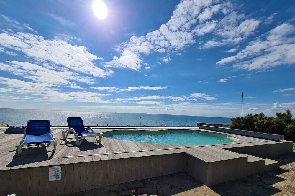 Beach House for 15 People in Selsey, West Sussex