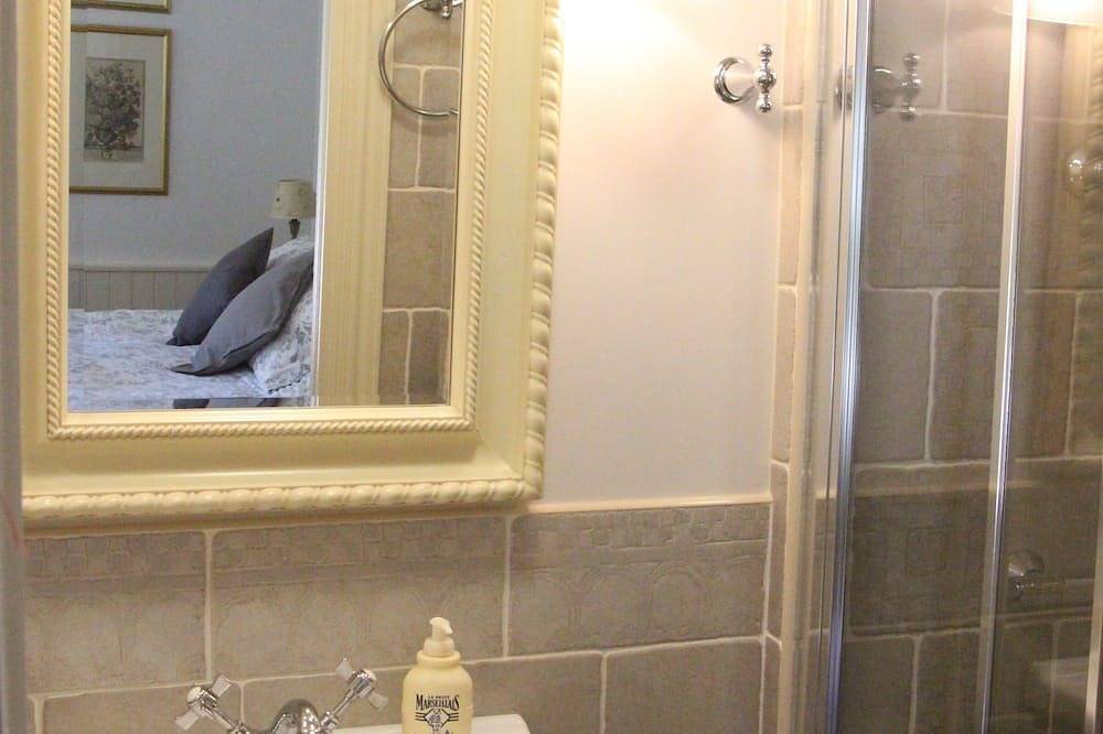 Luxuriöses B & B in der Nähe von Saumur in einem ehemaligen Weingut aus dem 18. Jahrhundert mit beheiztem Pool in Brion, Angers und Umgebung