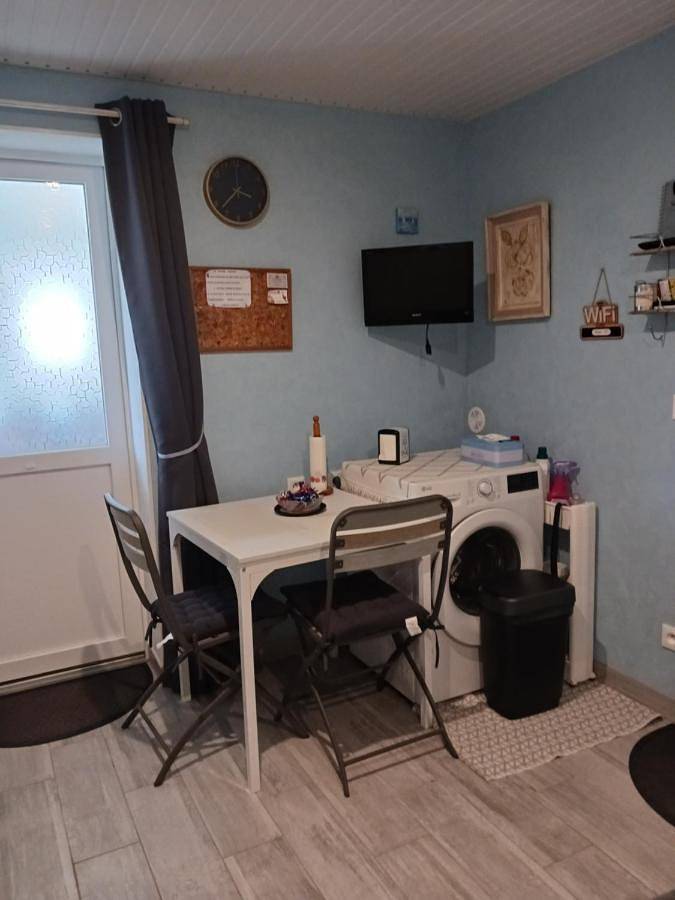 Gîte pour 2 personnes, avec jardin et terrasse à Gémozac - 4