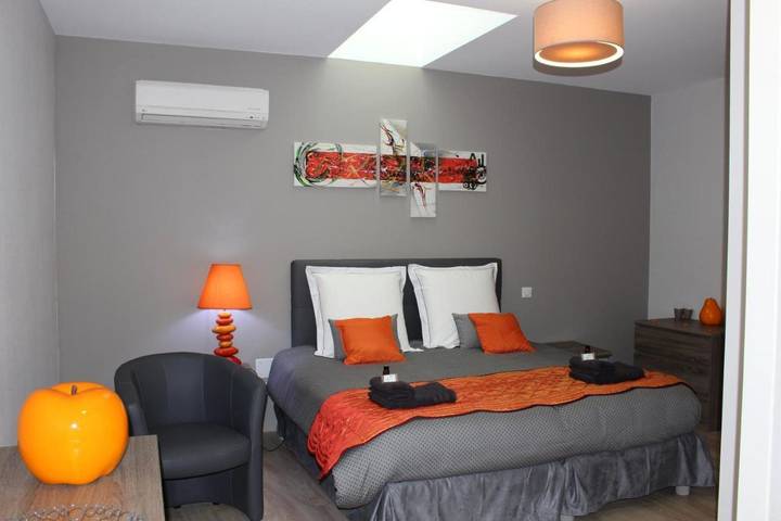Chambre d’hôte pour 2 personnes, avec jardin et vue, animaux acceptés à Lavit