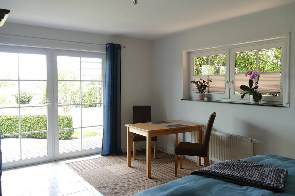 Ganze Wohnung, Ferienwohnung Eifelbergblick mit Garten, Schleiden, Wandern Nationalpark Eifel in Schleiden, Rureifel (Nordrhein-westfalen)