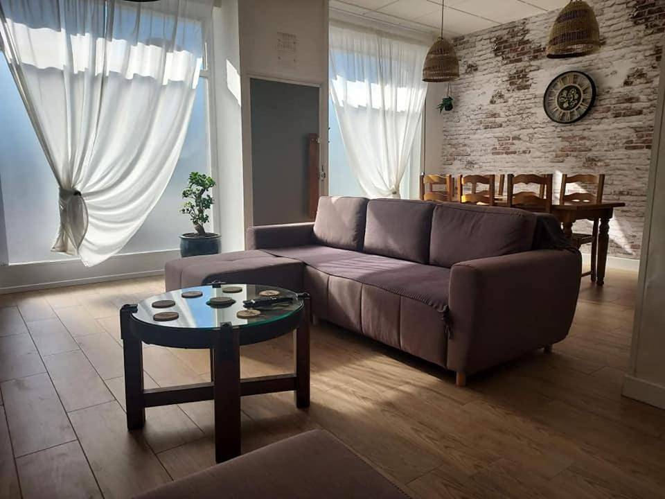 Appartement entier, Three-Bedroom Apartment in Maubeuge, Avesnes-sur-Helpe