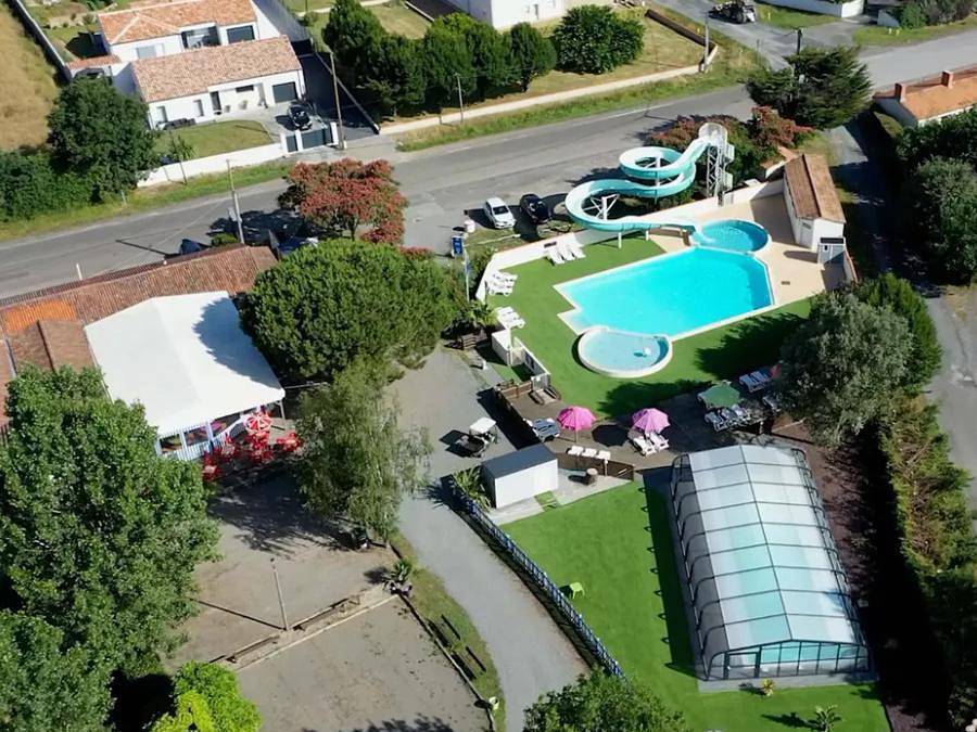 Flower Camping Le Pavillon - Unterkunft 2 personen - Cosy Mobil Atypisch (1 Schlaf - 2 Pers.) (ohne Sanitäranlagen) + Sonnenschirm + Stühle 1/2 Pers. in La Mothe-Achard, Loire-Tal