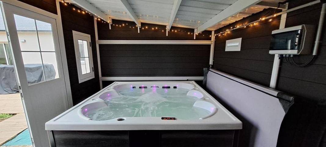 Location de vacances pour 6 personnes, avec Jacuzzi et Terrasse ainsi que Jardin et Vue à Conteville