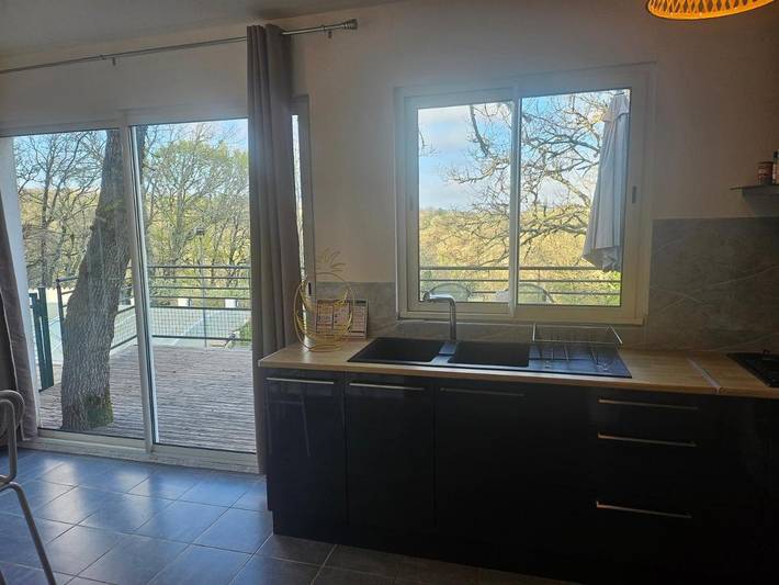 Location de vacances pour 4 personnes, avec vue ainsi que terrasse et piscine à Cahors - 3