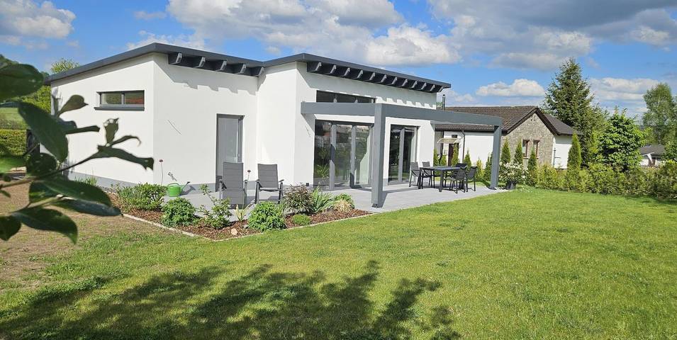 Ferienhaus für 4 Personen, mit Balkon und Terrasse sowie Garten und Sauna