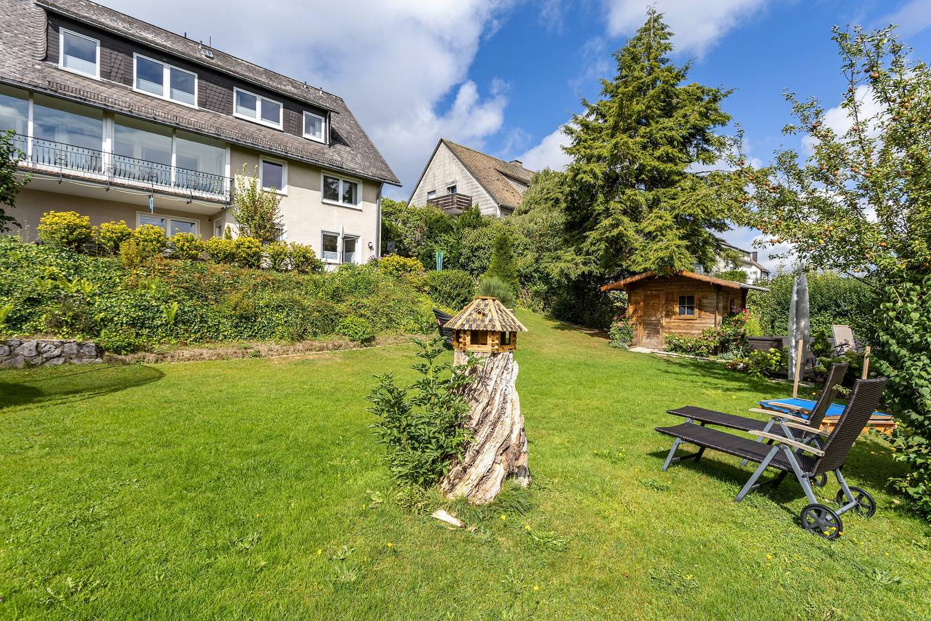 Ganze Wohnung, Ferienwohnungen Löwenstein Fewo 3 mit Privatterrasse, Gemeinschaftsgarten und Wi-Fi in Willingen, die Mittelgebirge