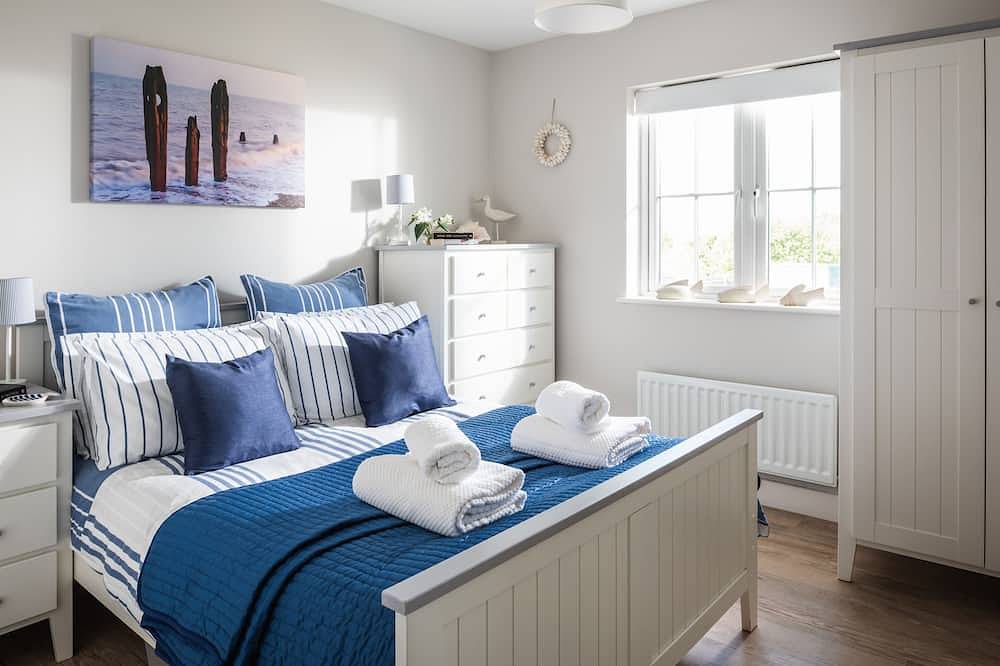 The Rock -  a cottage that sleeps 6 guests  in 3 bedrooms in Camber, East Sussex