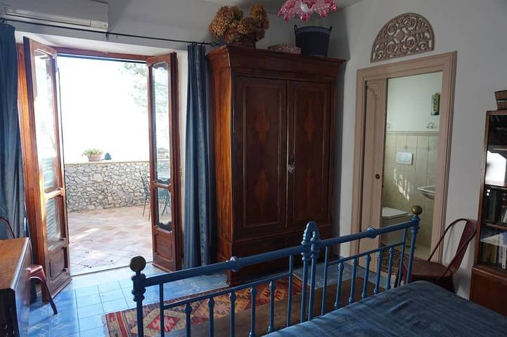 Appartement entier, The Turquoise Nest: a terrace, the scent of salt air, the red of a sunset in Spiaggia Scavatella, Cetara