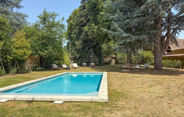 Charming 2BR Apartment with Pool & Garden near Écardenville-sur-Eure in La Croix-Saint-Leufroy, Les Andelys region