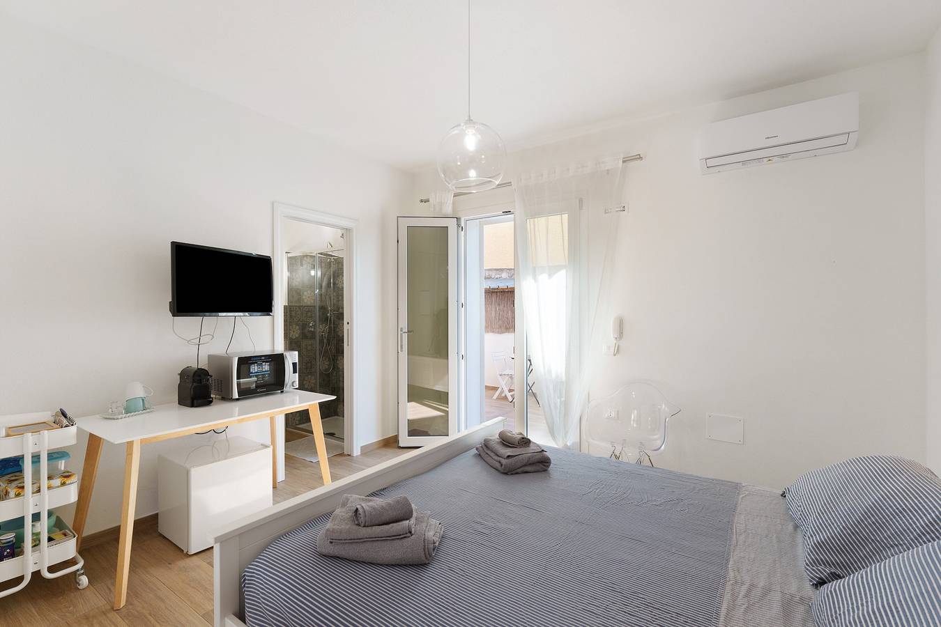 Chambre « Camera avec patio et jardin » avec terrasse privée, Wi-Fi et climatisation in La Caletta, Siniscola