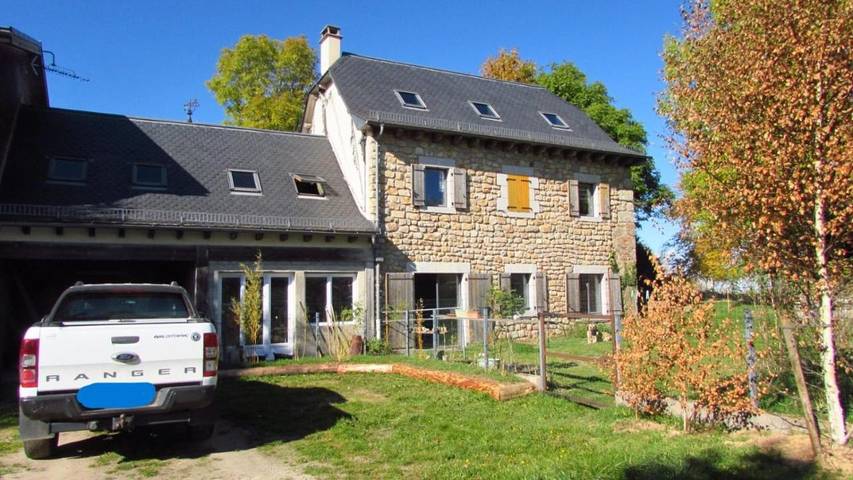Gîte pour 8 personnes, avec terrasse ainsi que jardin et vue dans La Trinitat