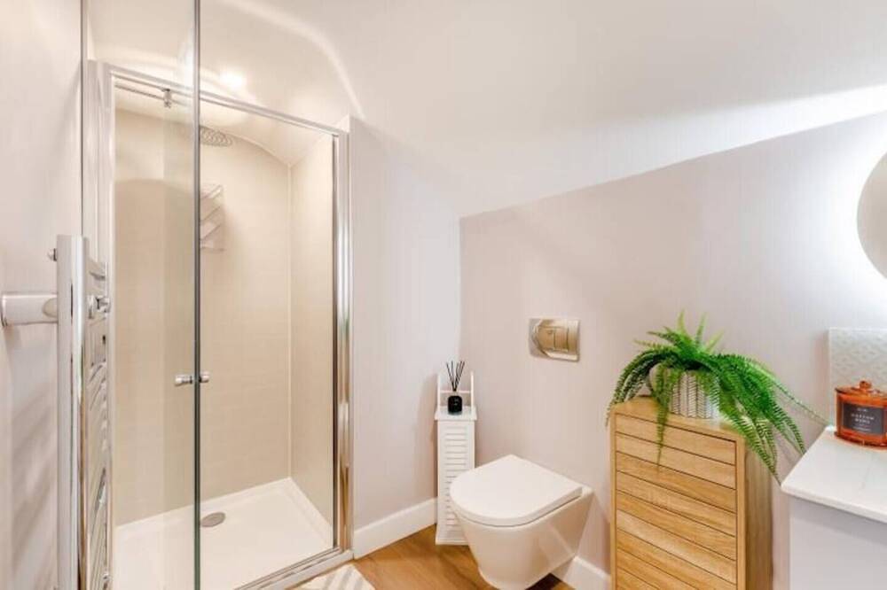 Entire apartment, Leck Beck Loft one bed luxury apartment, private garden, dining area & Hot Tub. in Lancashire
