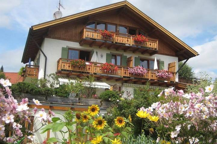 Ganze Wohnung, Ferienwohnung Enzian - Gästehaus Schönblick in Bad Bayersoien, Bayerische Alpen