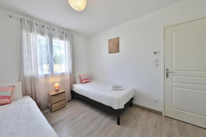 Location de vacances pour 6 personnes, avec Terrasse ainsi que Jardin et Vue à Mâcon - 2