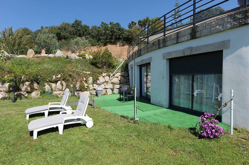 Appartement entier, Appartement jardin vue mer et montagne à 10 mn de Porticcio in Eccica-Suarella, Région d'Ajaccio