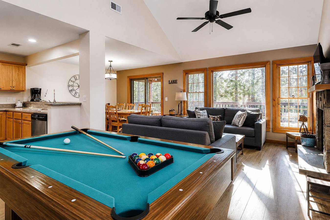 Pocono Mountain Home , Hot Tub- 1 Mile to Skiing! in Long Pond