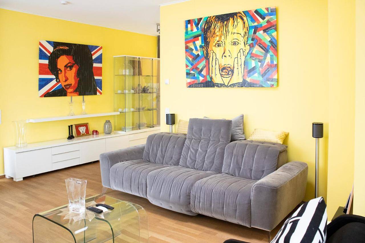 Entire apartment, Three-Bedroom Apartment with View in Frankfurt am Main, South Hesse