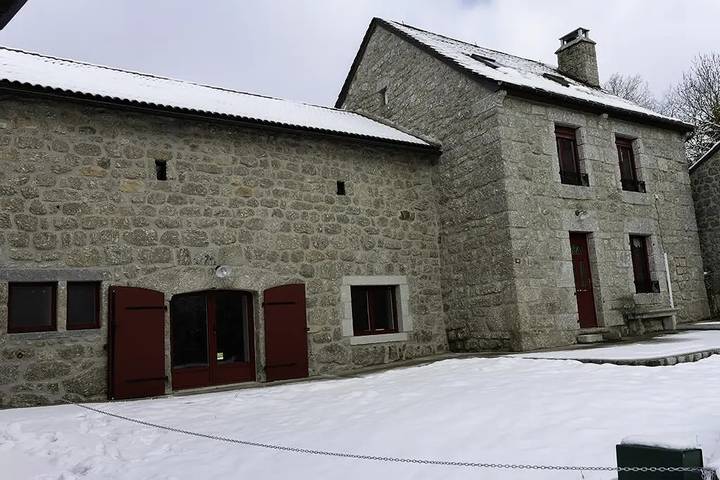Gîte pour 8 personnes, avec Terrasse et Jardin