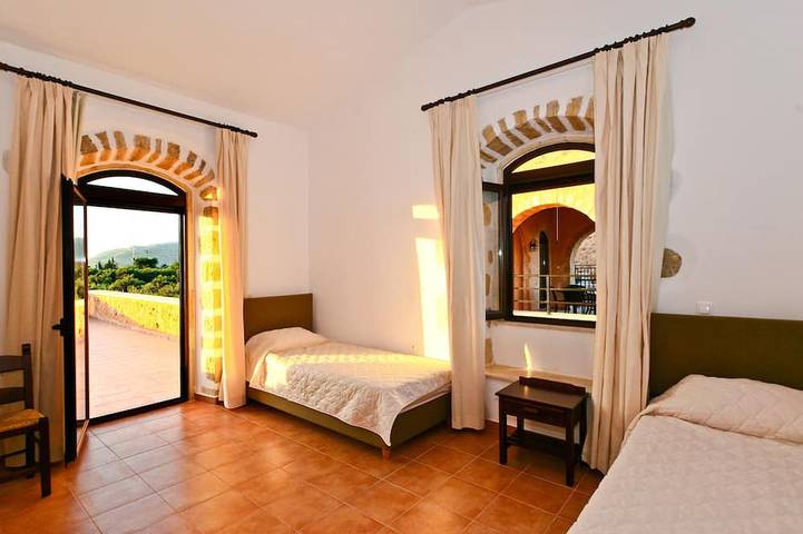 Stone villa with private pool in Xirosterni, Vamos