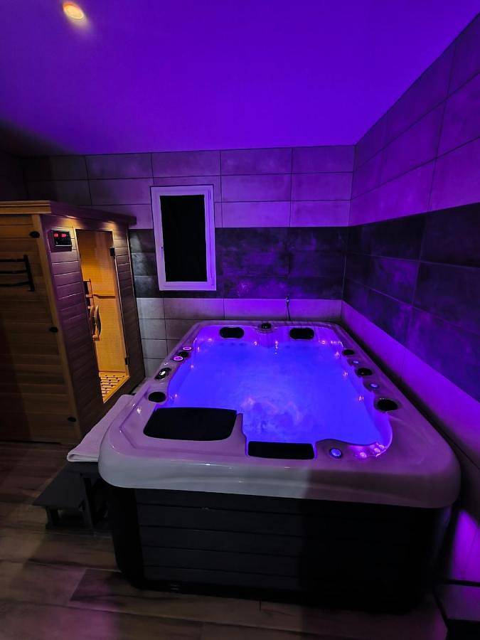 Maison de vacances pour 4 personnes, avec Jacuzzi et Terrasse ainsi que Jardin et Sauna