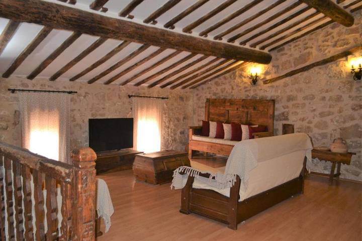 Casa rural para 10 personas, con Balcón además de Terraza y Vistas en Cretas