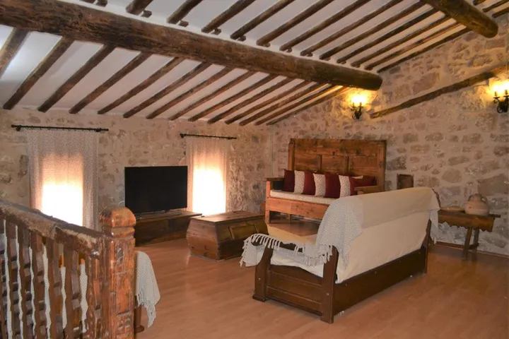 Casa rural para 10 personas, con vistas y balcón - 1