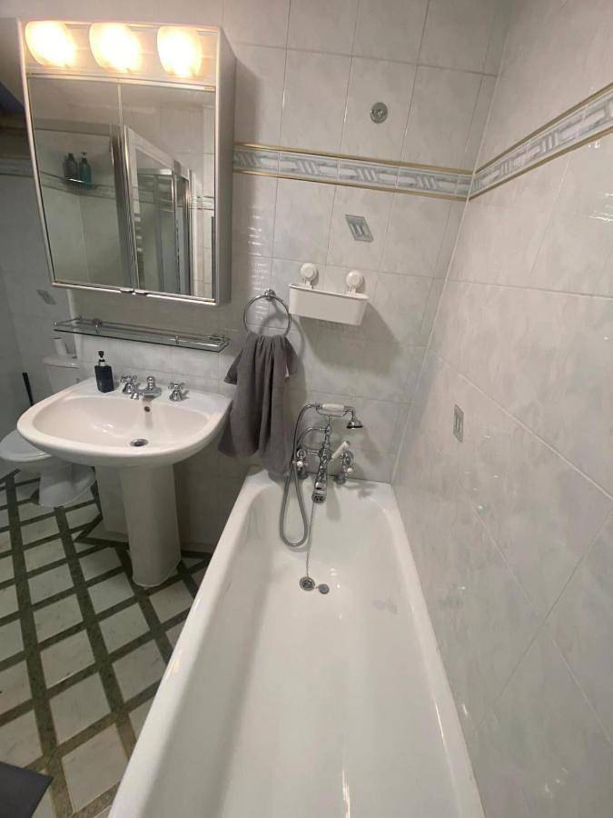 Double Room with Private Bathroom in Hillingdon, London