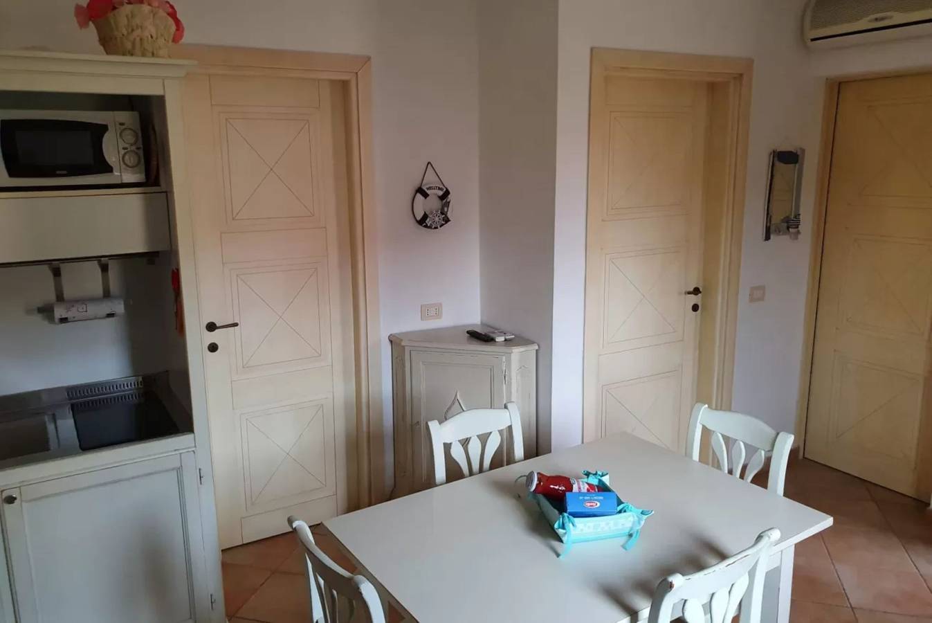 Appartamento intero, Il tuo rifugio verde in riva al mare in Lu Lamoni, Vignola Mare