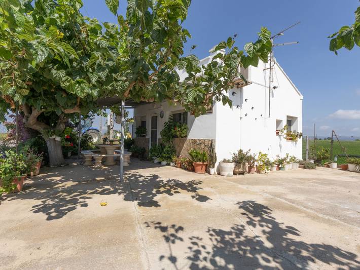 Casa rural para 4 personas, con Balcón y Terraza además de Jardín y Vistas en Deltebre