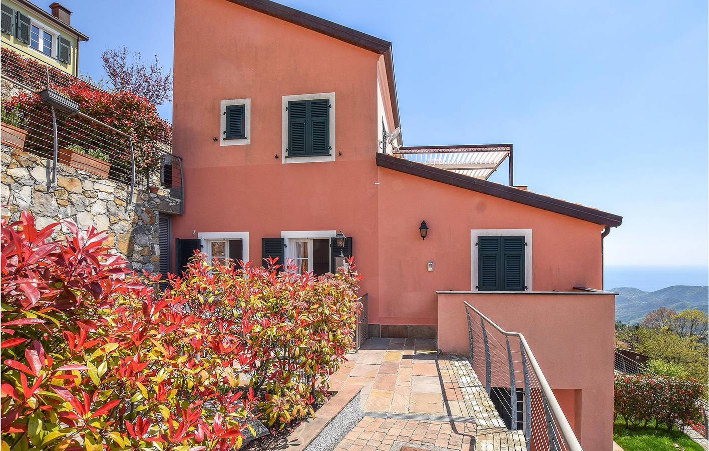 Magliolo Apartment with WiFi, Baby Bed, Parking, AC, Pool - 2km to Center in Magliolo, Ligurian Alps