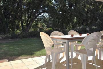 Gîte pour 4 personnes, avec jardin ainsi que piscine et terrasse à Santa-Lucia-di-Moriani