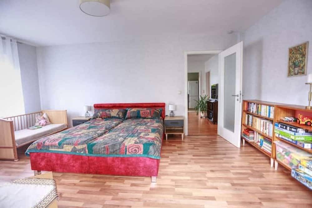 Ganze Wohnung, Gemütliche Ferienwohnung Elena 80m2, Terrasse, Garten, Parkplatz in Ilmenau, Thüringer Kernland