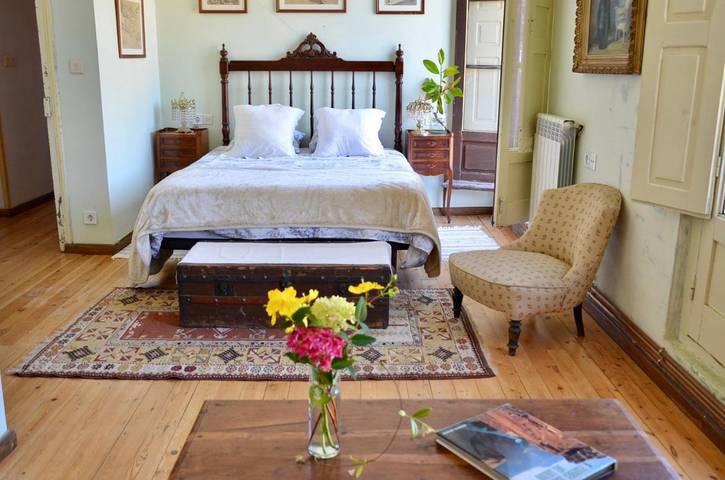 Casa rural para 3 personas, con terraza además de jardín y vistas, Se admiten mascotas en Parres - 2